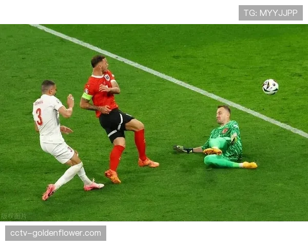 特写镜头:终场哨响,老将拉卡泽特向里昂主场观众挥手致意